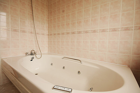 Coill an Róis, Feohanagh. County Kerry | Shared Bathroom with Jacuzzi Bathtub