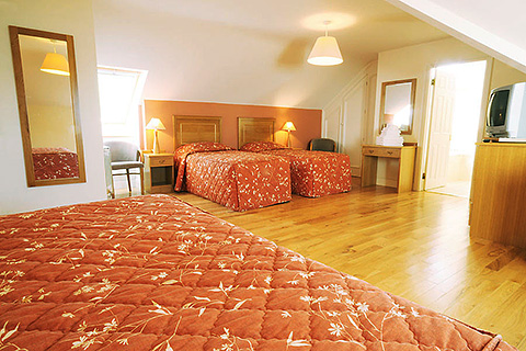 Inch Beach Guest House, Inch. County Kerry | Large Family Bedroom