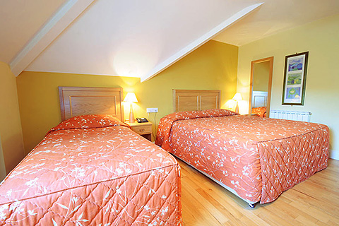 Inch Beach Guest House, Inch. County Kerry | Family Bedroom